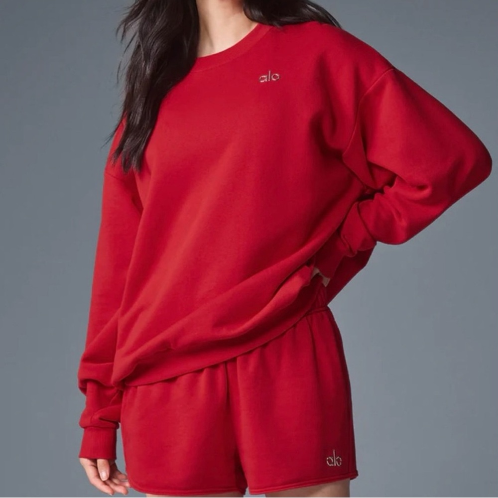 🔥NWT alo yoga accolade unisex crewneck pullover in red - Picture 2 of 10